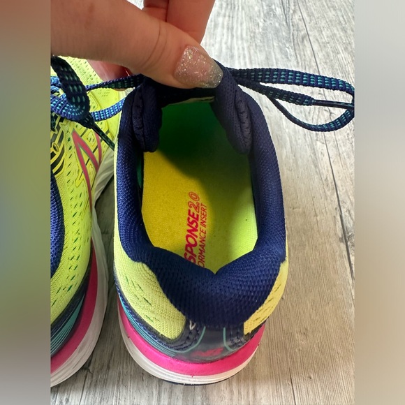 NWOT New Balance Sneakers - Picture 5 of 12